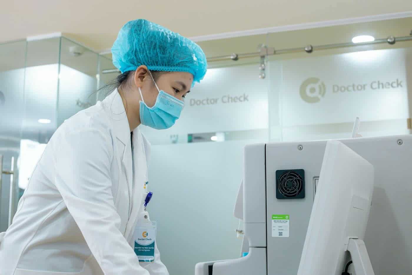 Endo Clinic trang bị thiết bị hiện đại để xét nghiệm cho dau bung giun